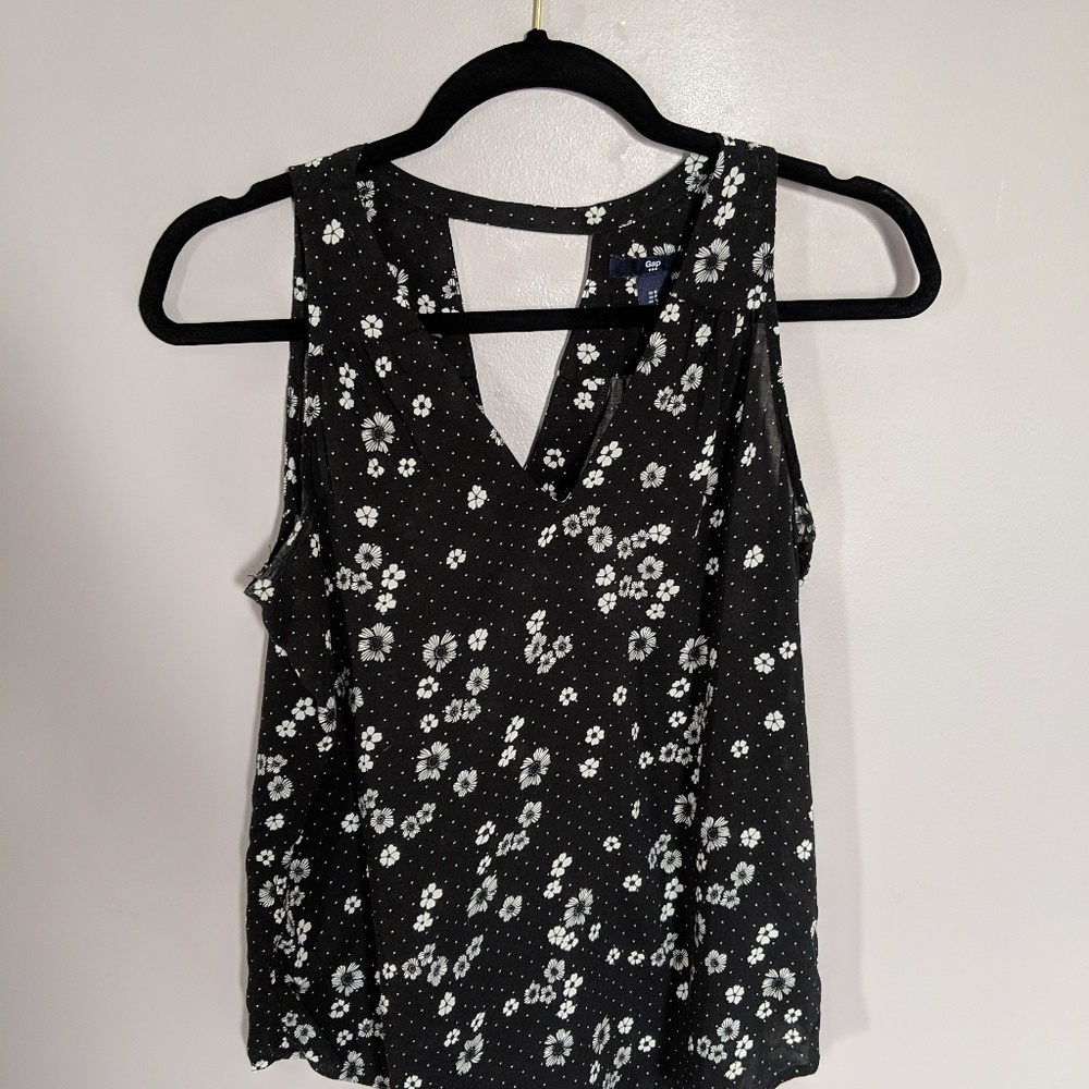Gap Sleeveless Black with White Flower Size S